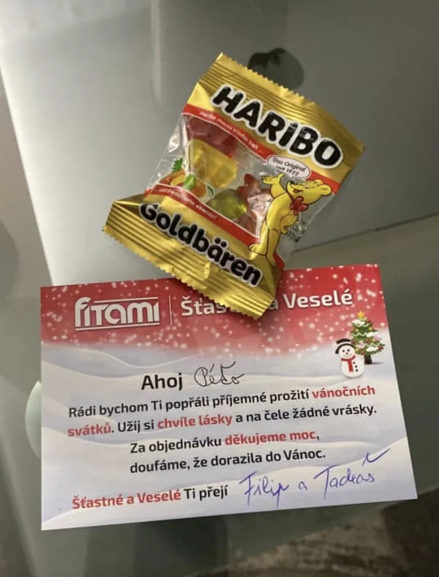 Poďakovanie a podpis Filipa a Tadeáša na kartičke k objednávke